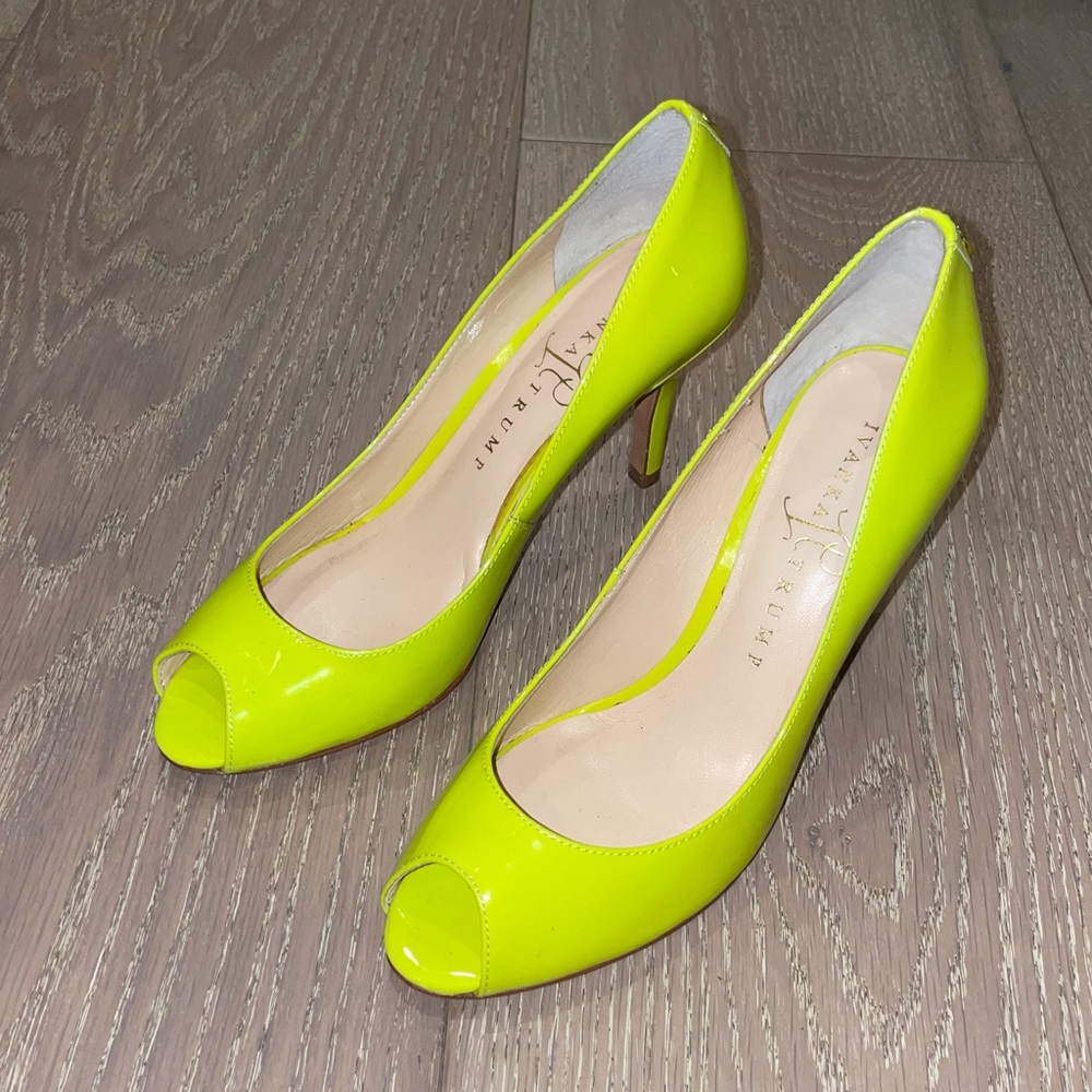 Ivanka Trump Neon Pump